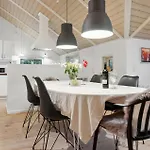 4 Bedroom Beautiful In 度假居