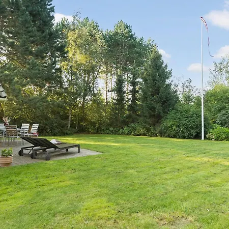 4 Bedroom Beautiful In Дом отдыха Melby