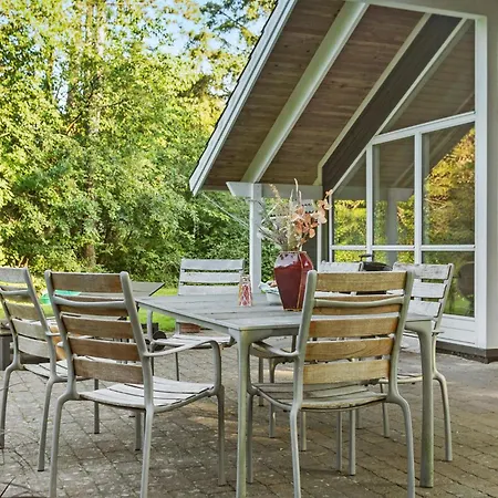4 Bedroom Beautiful In Melby