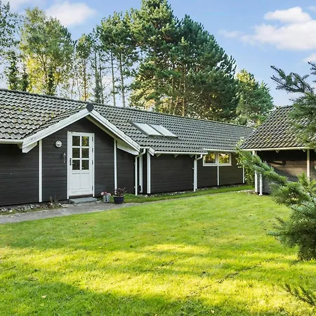 4 Bedroom Beautiful In *