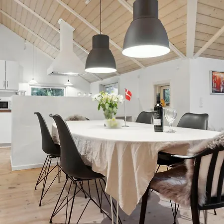 4 Bedroom Beautiful In Nyaraló