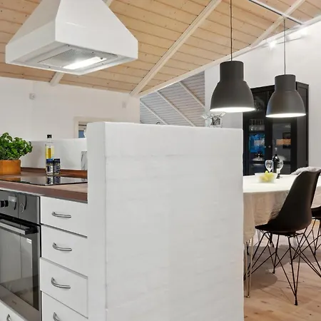 4 Bedroom Beautiful In Дом отдыха