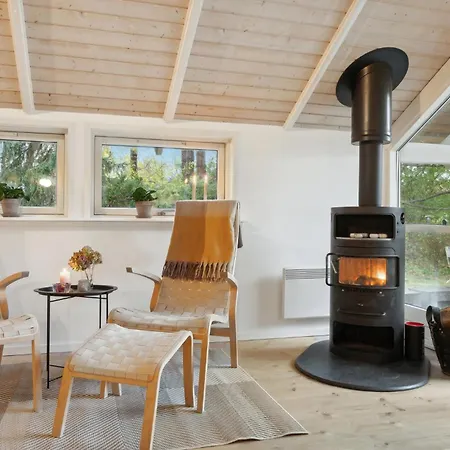 4 Bedroom Beautiful In Semesterbostad