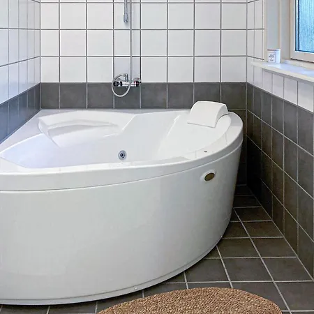4 Bedroom Beautiful In *