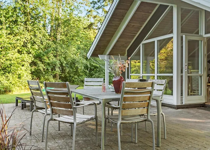 4 Bedroom Beautiful In Melby