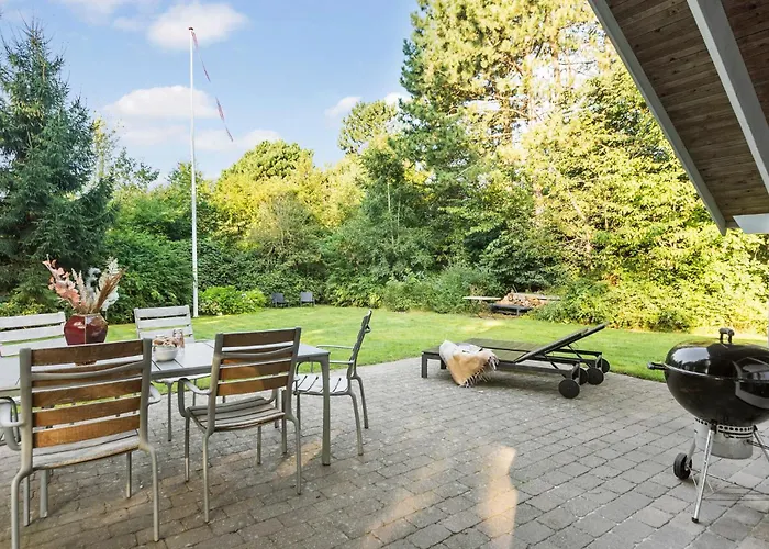 4 Bedroom Beautiful In Дом отдыха Melby
