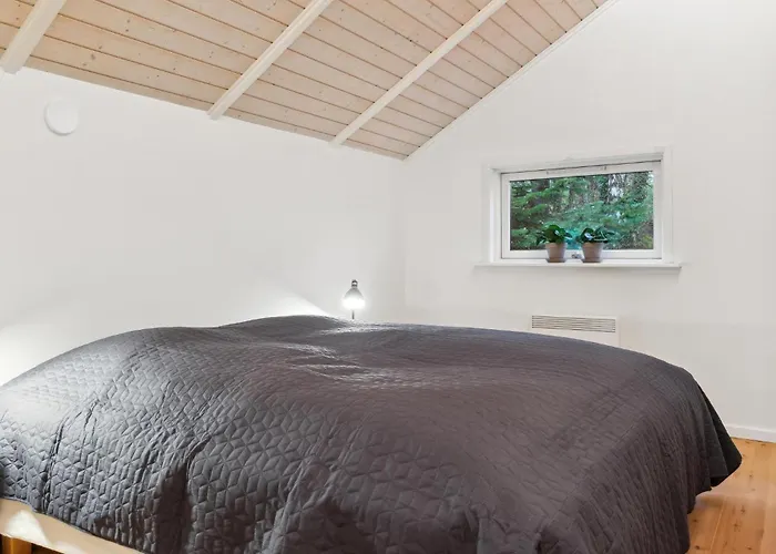 4 Bedroom Beautiful In Дом отдыха Melby