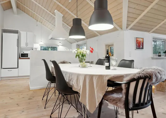 4 Bedroom Beautiful In Дом отдыха