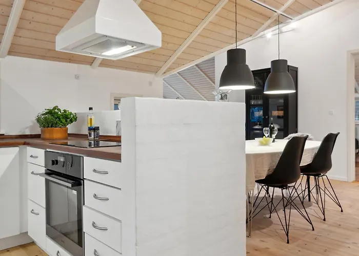 4 Bedroom Beautiful In Дом отдыха