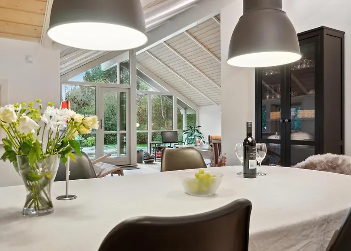Дом отдыха 4 Bedroom Beautiful In Melby