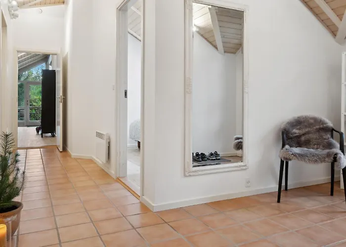 Дом отдыха 4 Bedroom Beautiful In *