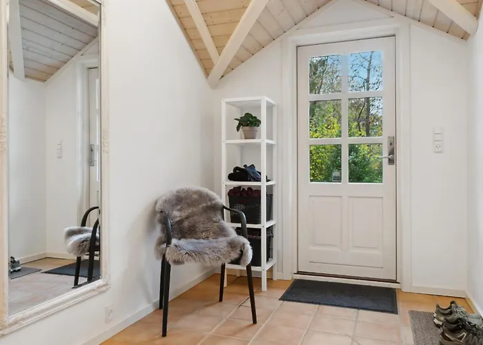 4 Bedroom Beautiful In Melby