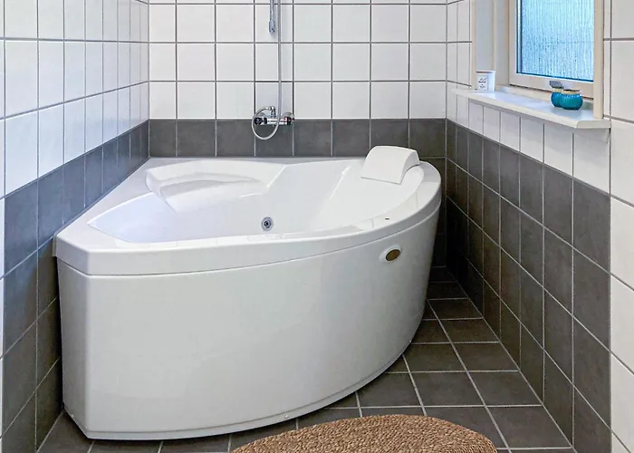 4 Bedroom Beautiful In *
